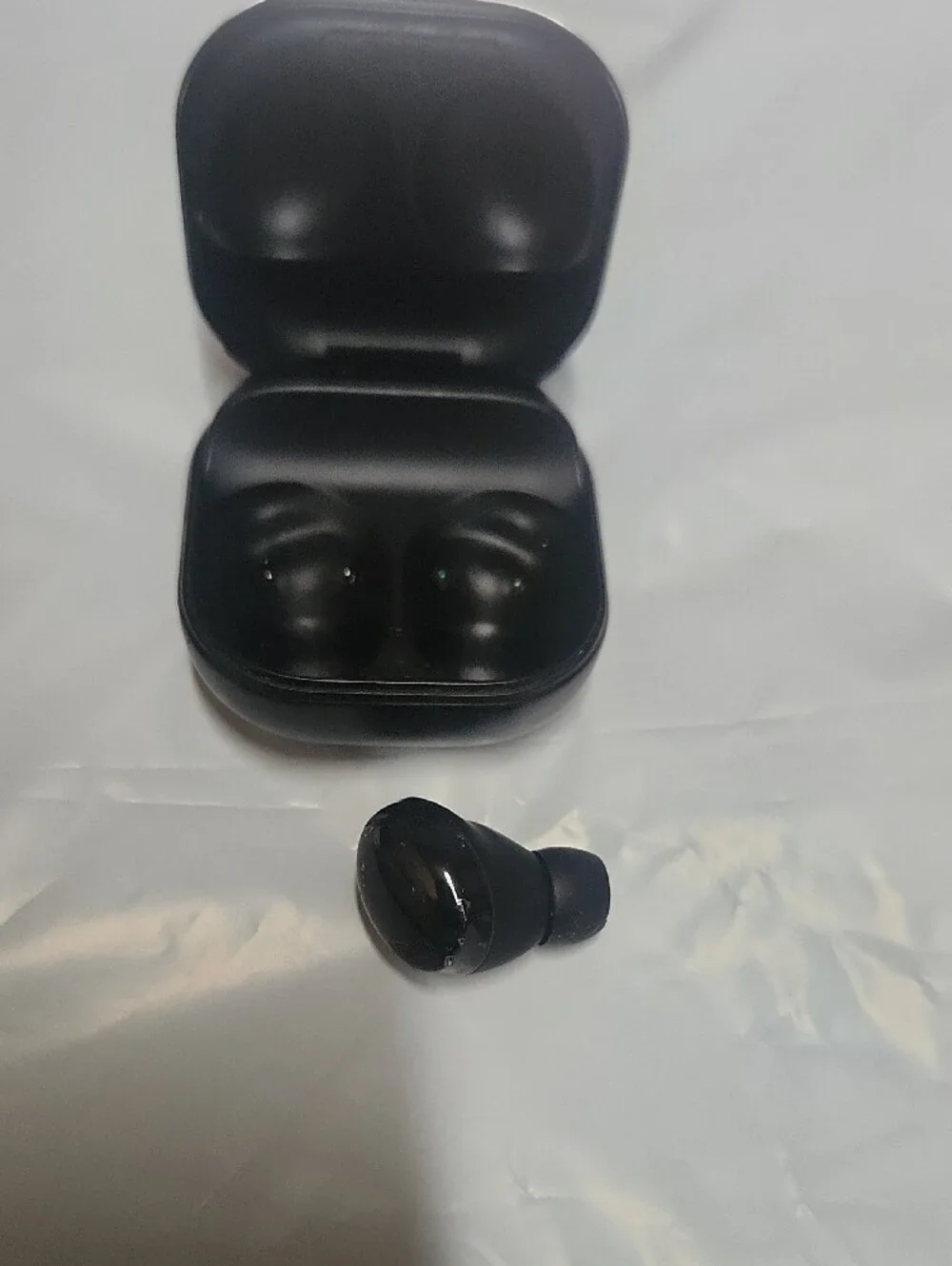Samsung Black Wireless Earbuds with Charging Case.right Side Only